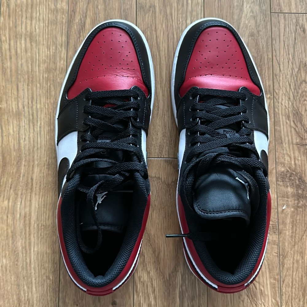Jordan 1 Low Red Sneakers
